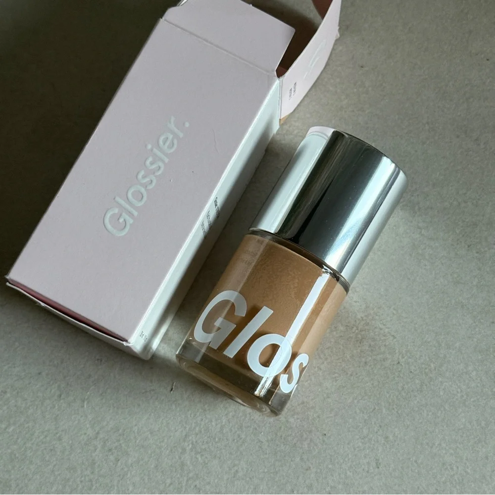 Glossier Stretch Fluid Foundation Medium 3 New in Box Clean Makeup